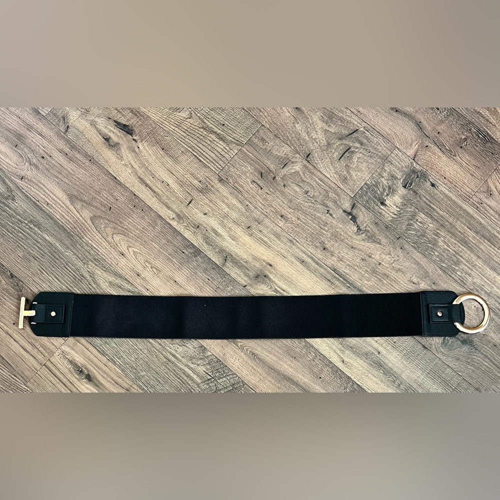 New & Never Used Vince Camuto Black Elastic Belt with Gold Circle Buckle